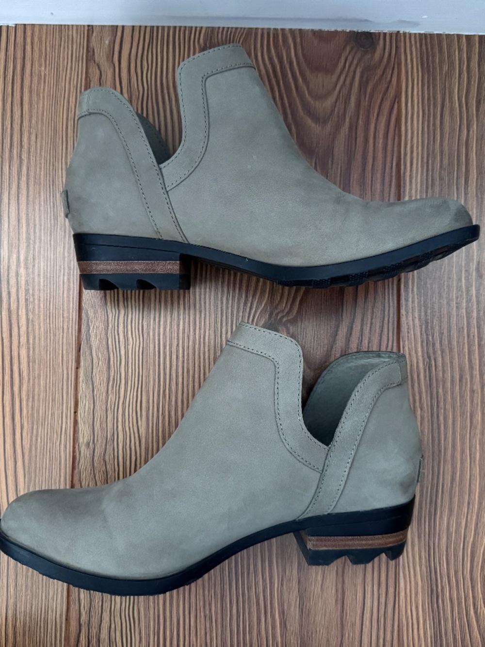 Sorel Lolla Cutout Ankle Boots, Size 10